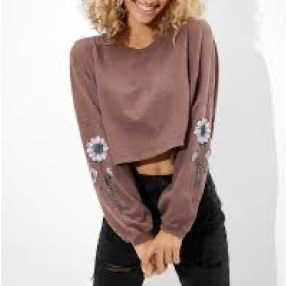 Long Sleeve Flower Graphic Crop